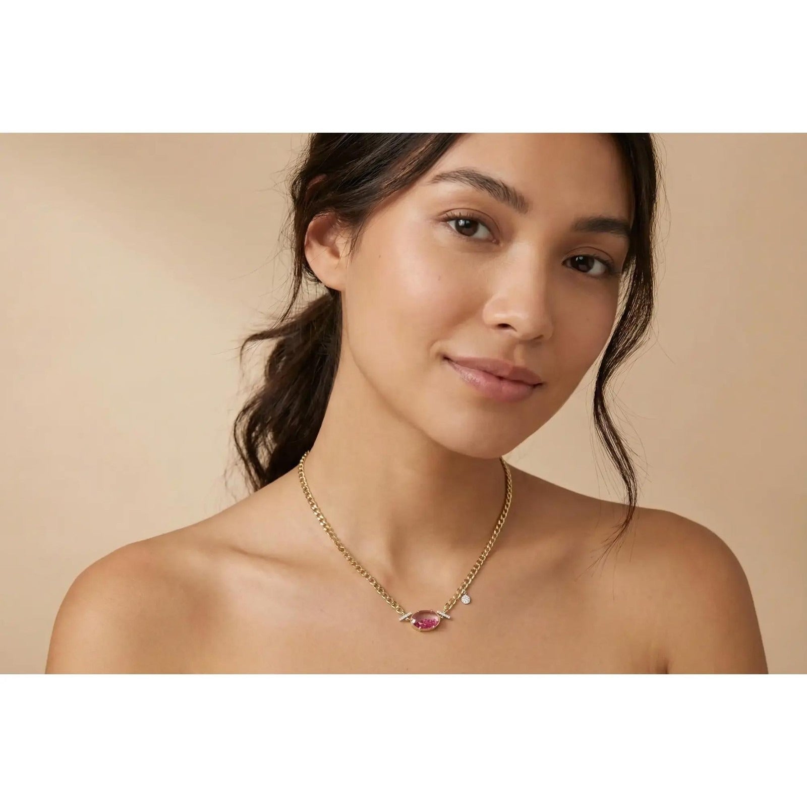 Collier à pendentif « Mini Shaker » avec diamant et rubis de Meira T, en or jaune 14 carats