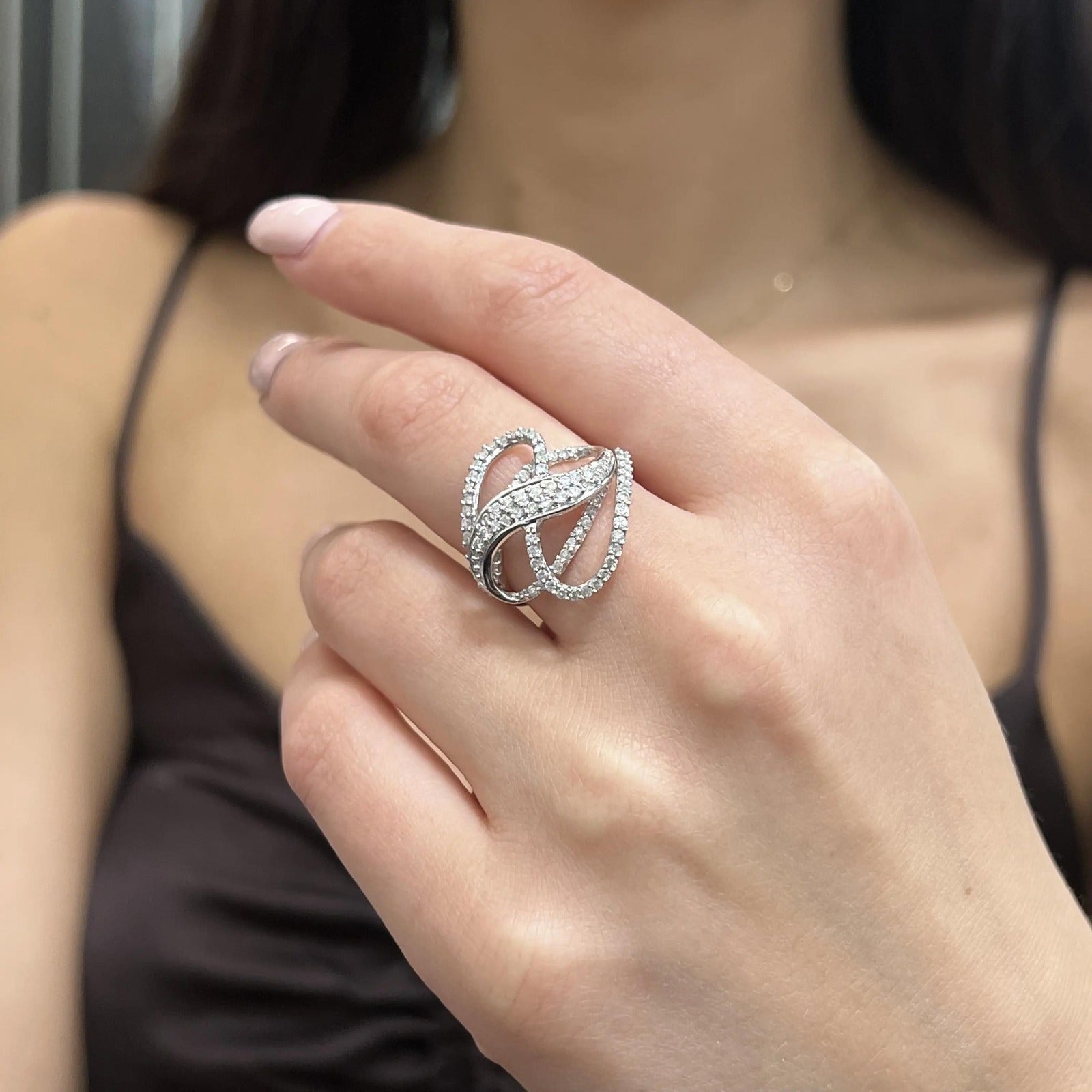 Bague de cocktail pour femme avec diamant rond de 0,85 ct en total, serti à griffes, en or blanc 14 carats, taille 6