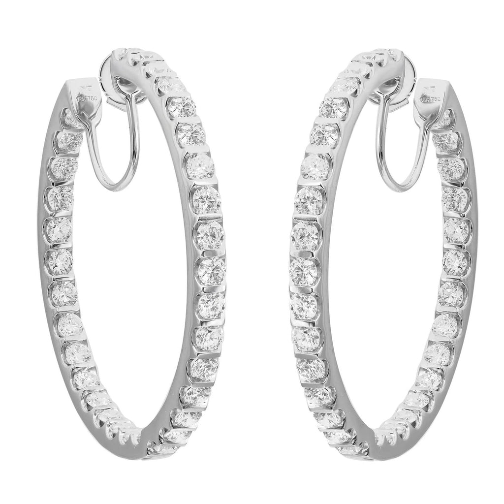 Boucles d'oreilles créoles avec diamants taille ronde « Inside Out », en or blanc 18 carats, 4,76 carats au total, 1,5 pouces