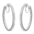 Boucles d'oreilles créoles avec diamants taille ronde « Inside Out », en or blanc 18 carats, 4,76 carats au total, 1,5 pouces