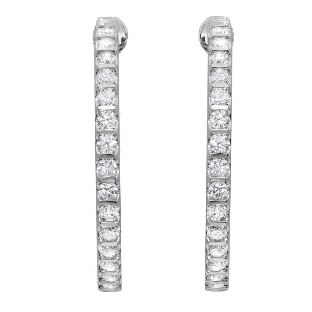 Boucles d'oreilles créoles avec diamants taille ronde « Inside Out », en or blanc 18 carats, 4,76 carats au total, 1,5 pouces