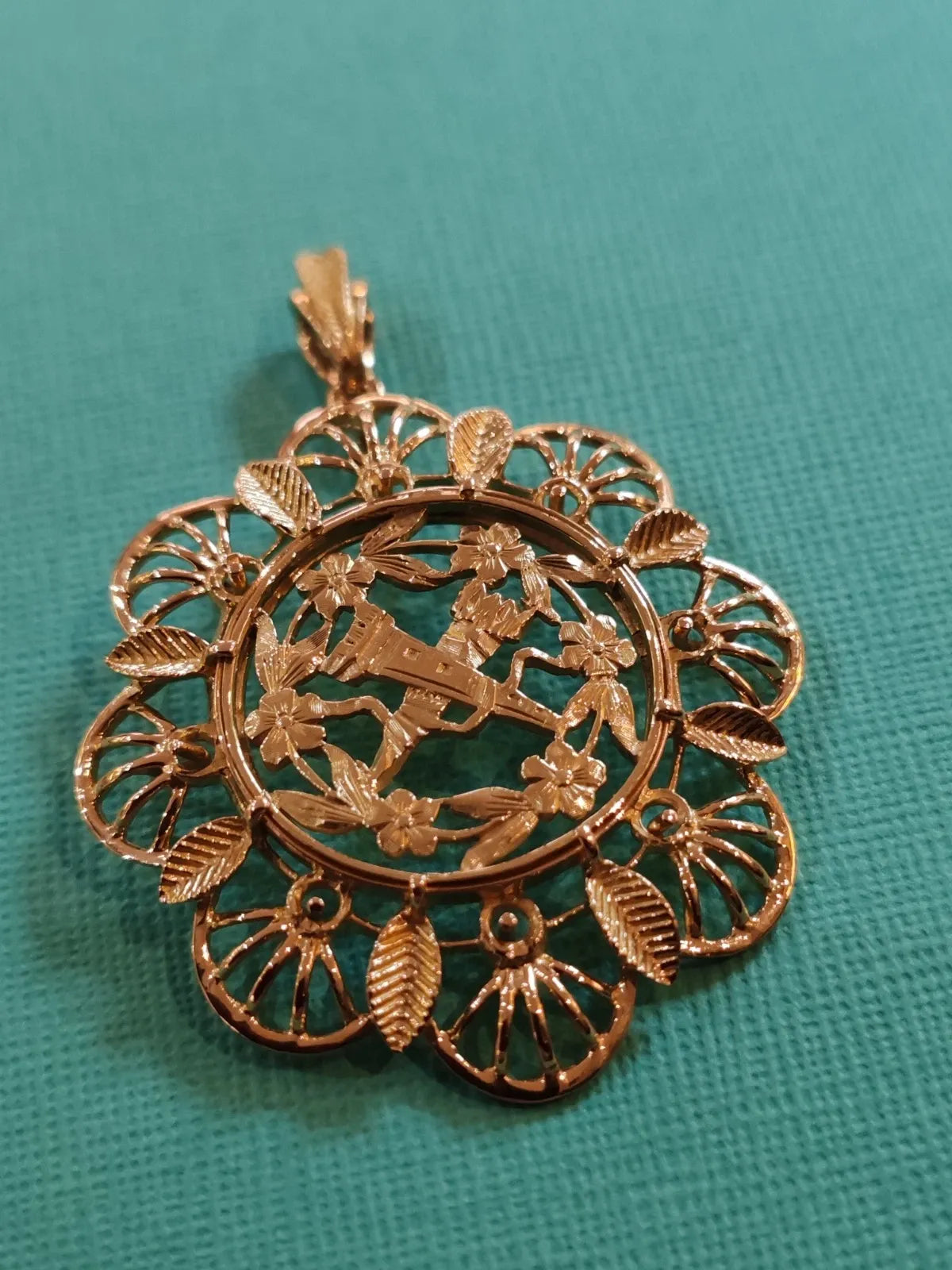 Pendentif ancien or jaune 18 carats