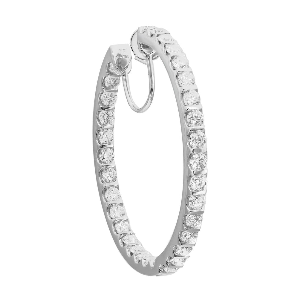 Boucles d'oreilles créoles avec diamants taille ronde « Inside Out », en or blanc 18 carats, 4,76 carats au total, 1,5 pouces