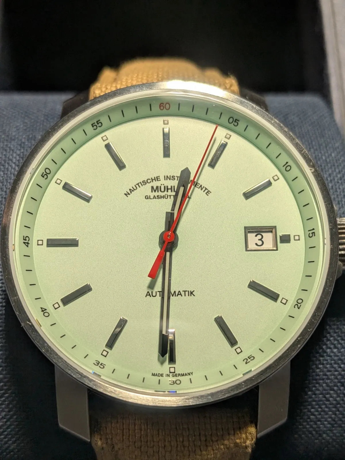 Mühle Glashütte 29ER, état neuf, avec bracelet en toile couleur sable_M1-25-29-CB