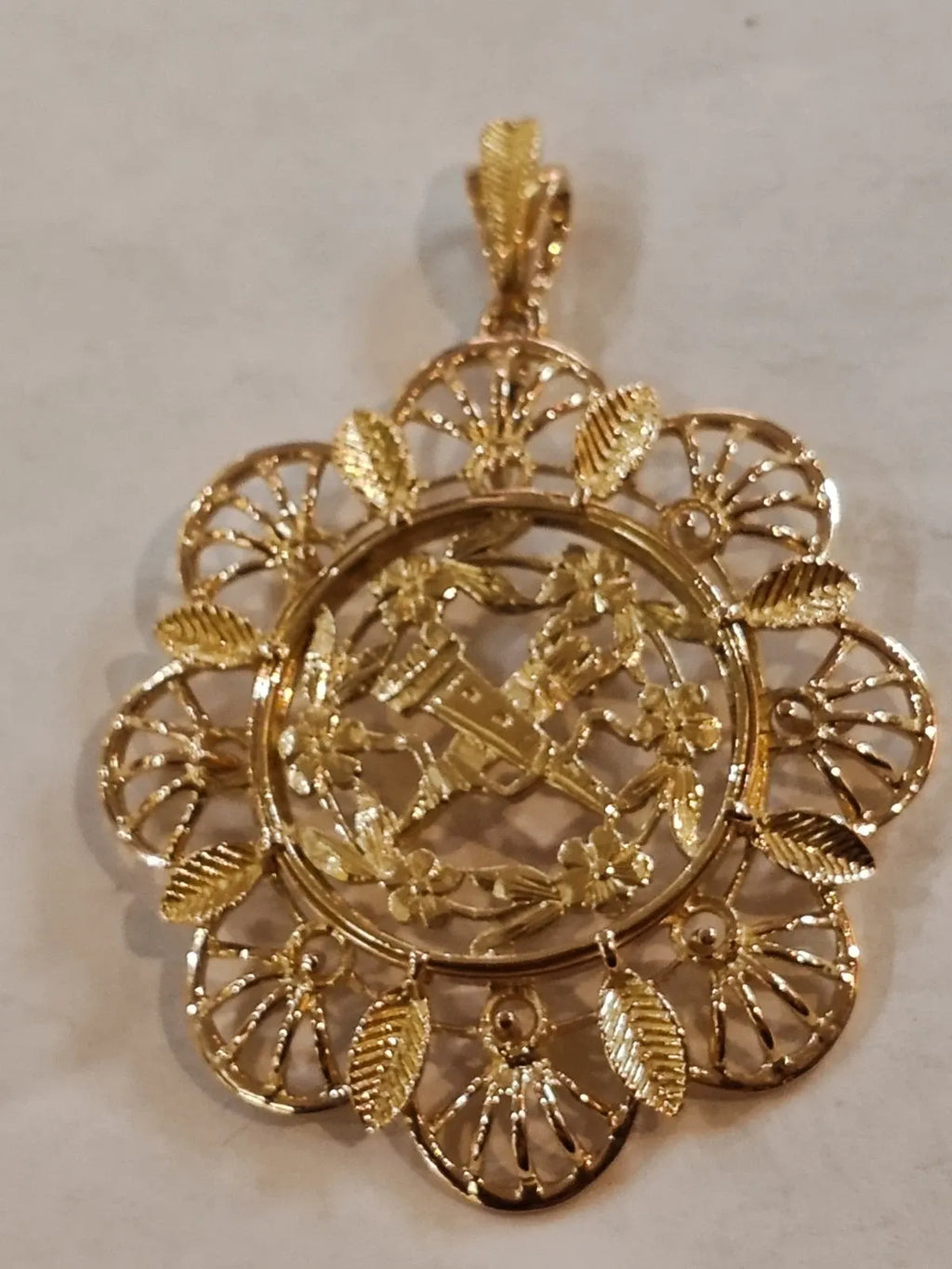 Pendentif ancien or jaune 18 carats