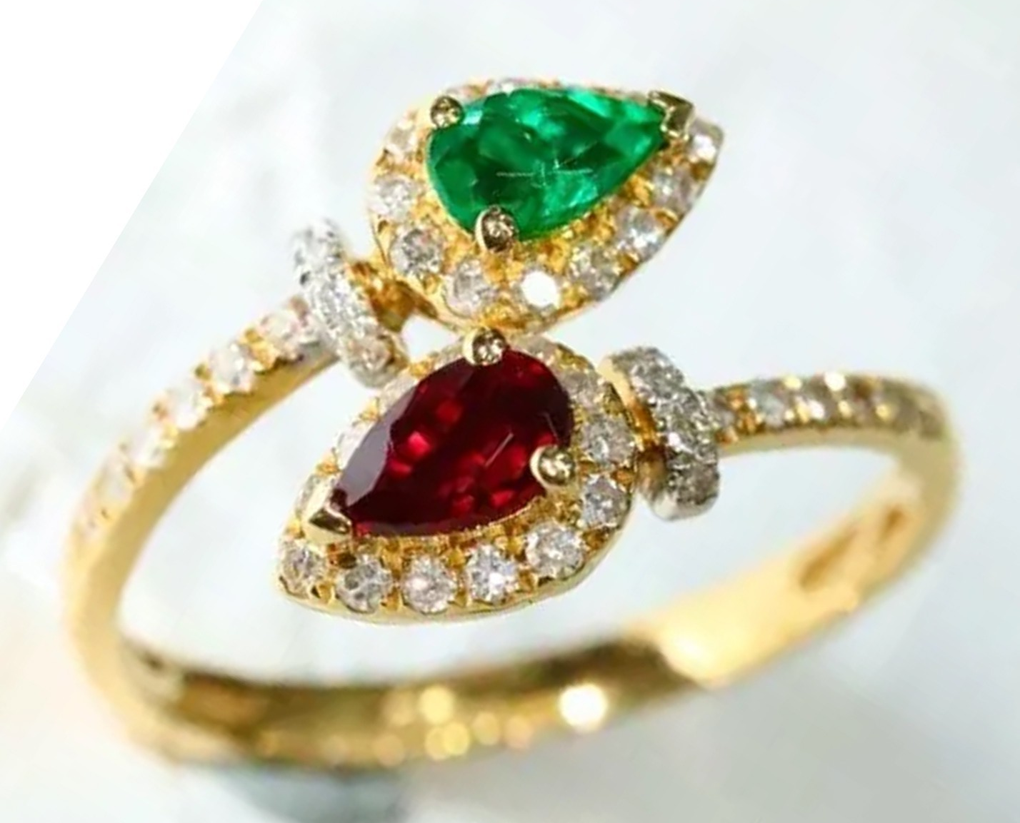 1.08ct Naturel Diamant 14k Bis Poinçonnée or Jaune Rubis Émeraude Bague Mariage