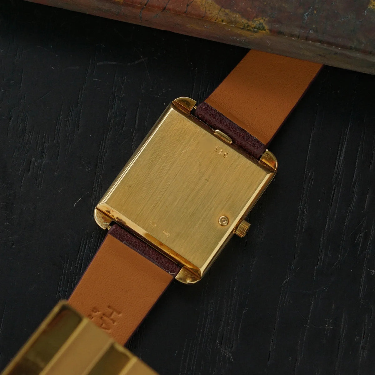 Vacheron Constantin, années 1990, modèle « Tank », cadran champagne, or jaune 18 carats, mouvement à quartz