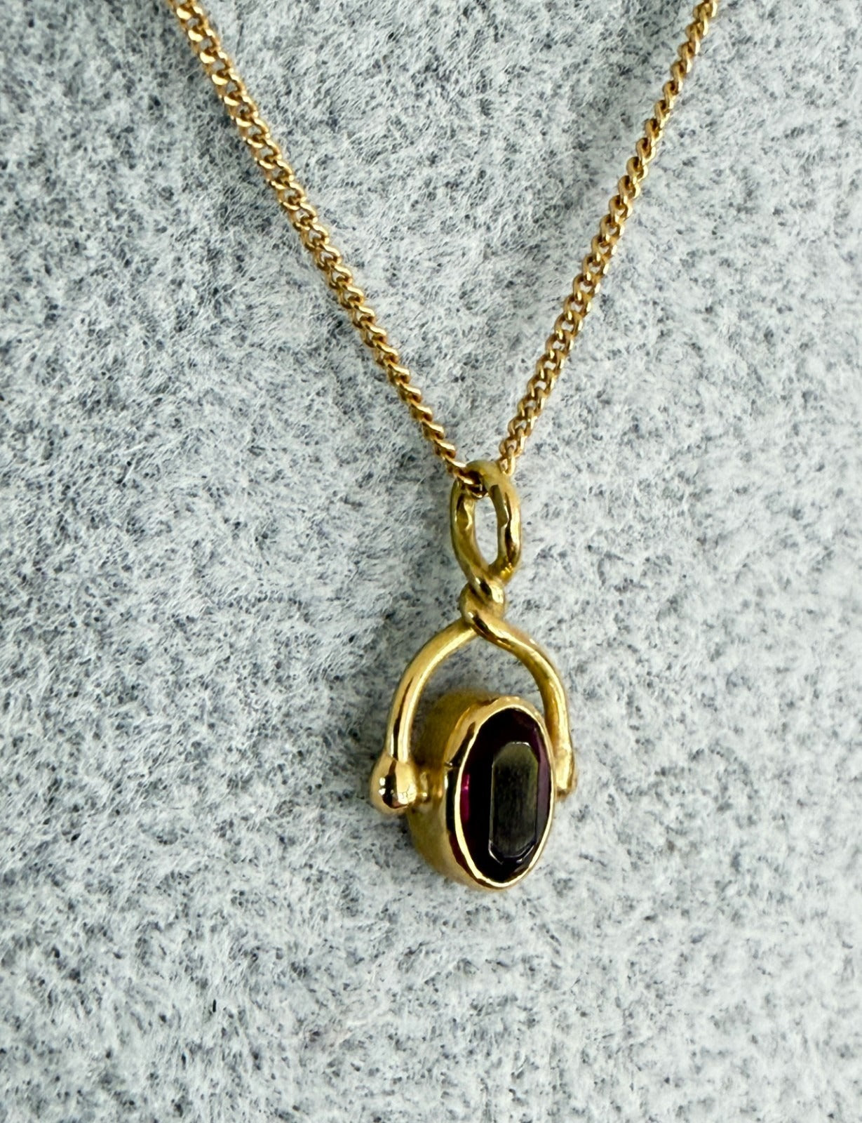 Collier en or massif 18 carats avec pierre bordeaux - 40 cm