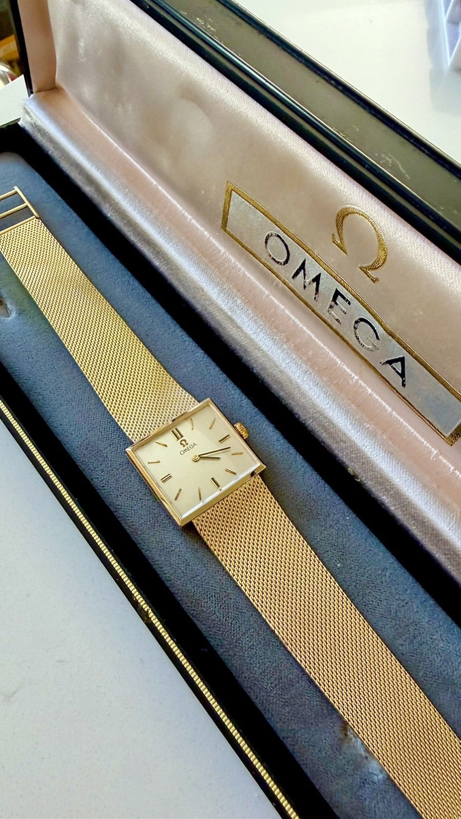 RARE montre vintage Omega carrée en or 14 carats avec bracelet maille (1966, 40 g) 7,5 à 8 po-