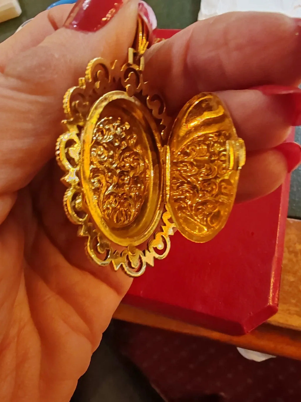 Médaillon ancien ouvrant or 18 carats