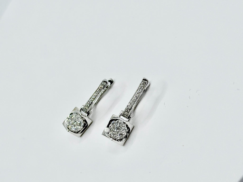 Boucles d'oreilles pendantes en or blanc 18 carats avec diamants naturels d'environ 0,50 carat au total, 3,26