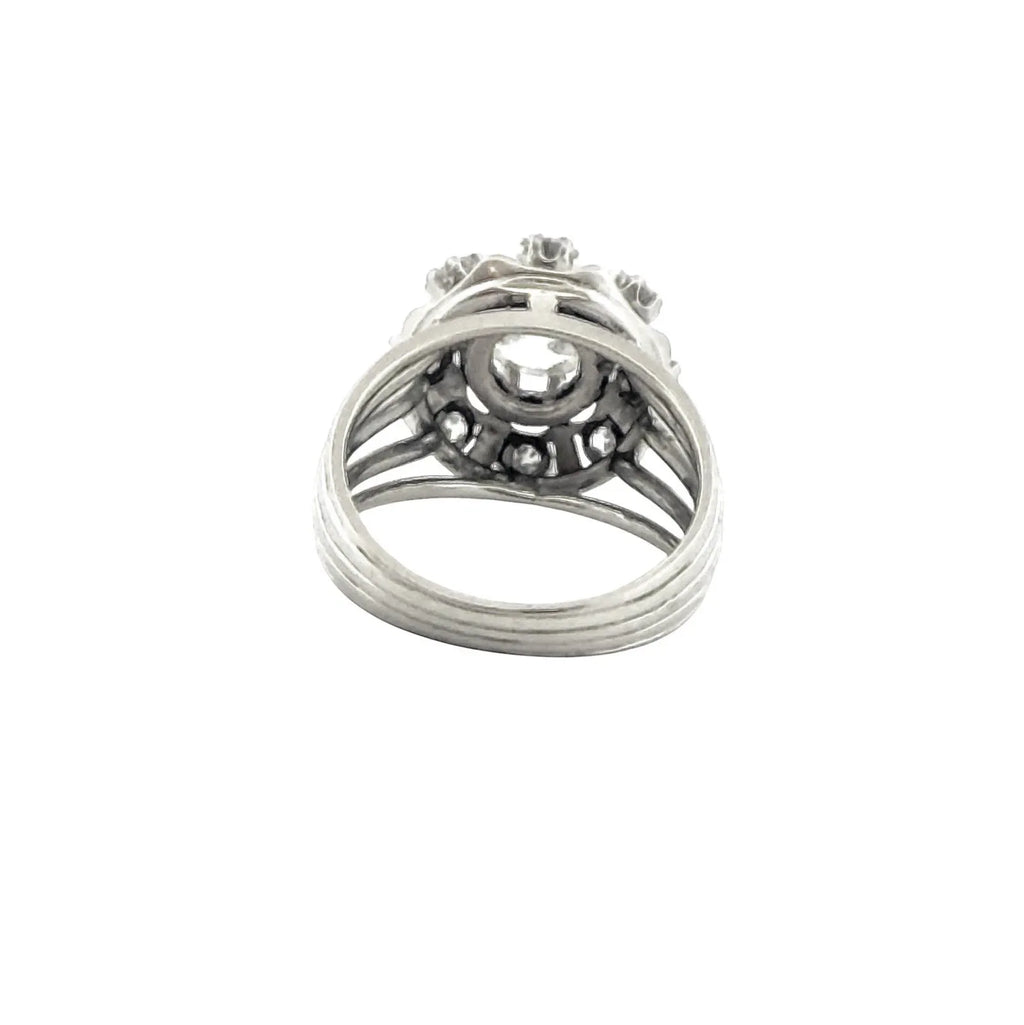 Bague ancienne en or blanc 18 carats et diamants