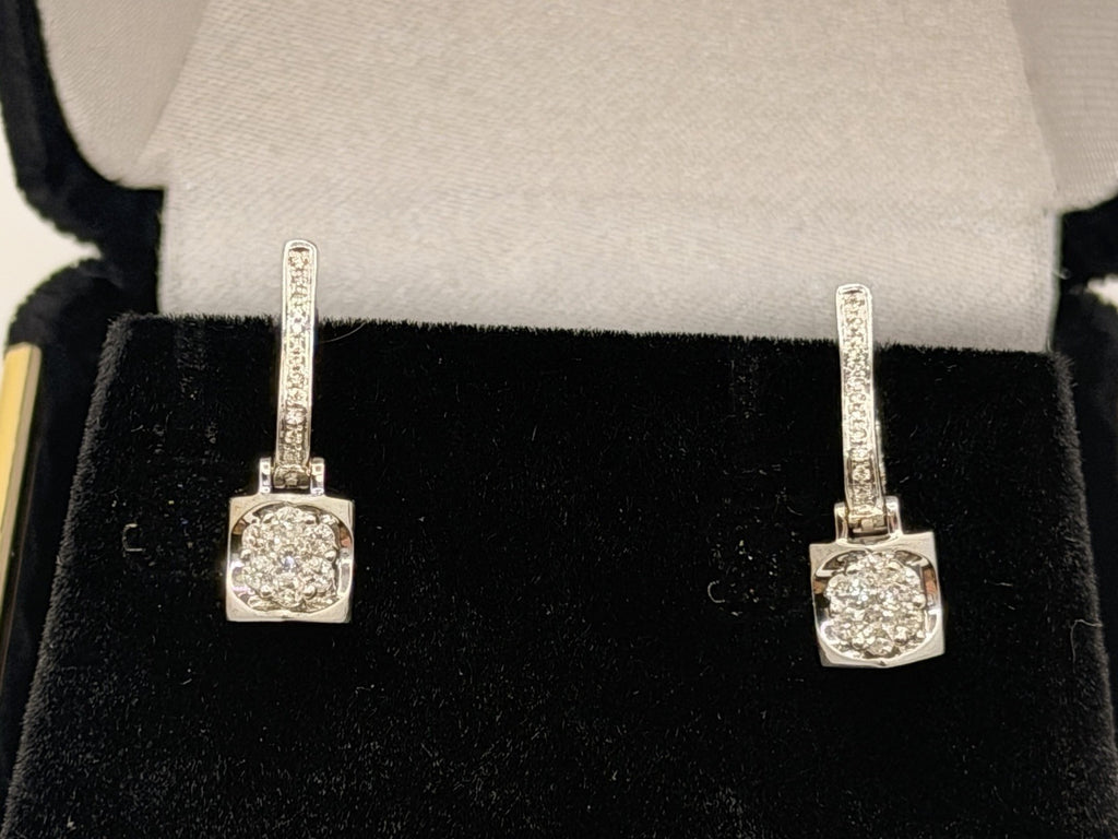 Boucles d'oreilles pendantes en or blanc 18 carats avec diamants naturels d'environ 0,50 carat au total, 3,26
