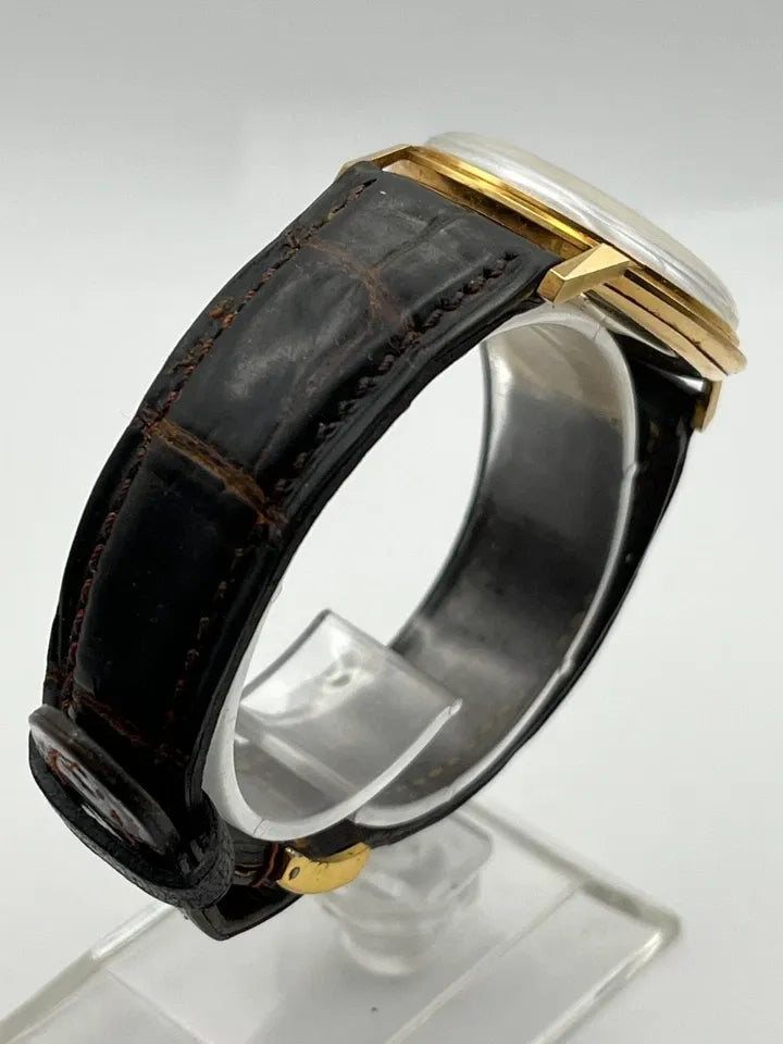 Universal Genève - Calatrava Or jaune 18k - Calibre 1005 - Montre vintage mécani