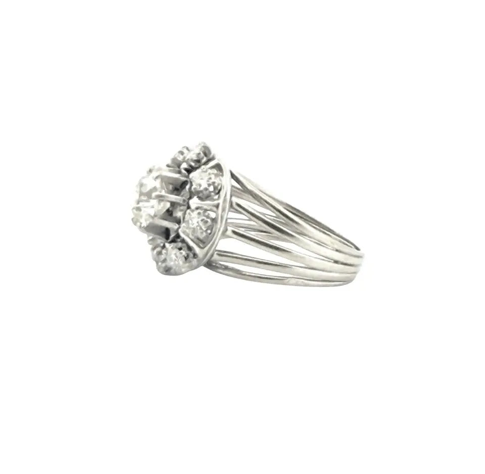 Bague ancienne en or blanc 18 carats et diamants