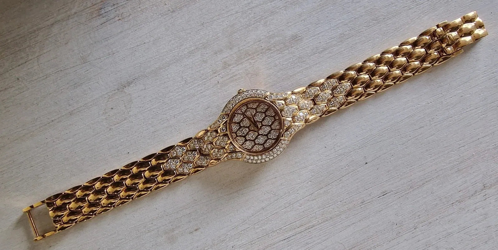 Montre pour femme Bucherer Medea en or jaune sertie de diamants, 1997