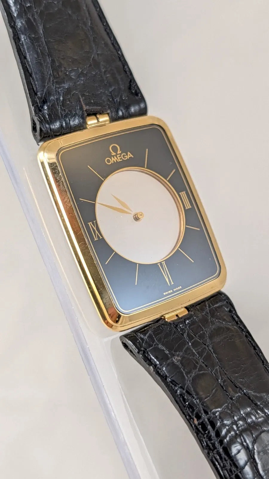 RARE MONTRE OMEGA LA MAGIQUE SCARFACE OR JAUNE 18 CARATS QUARTZ 191.8523-