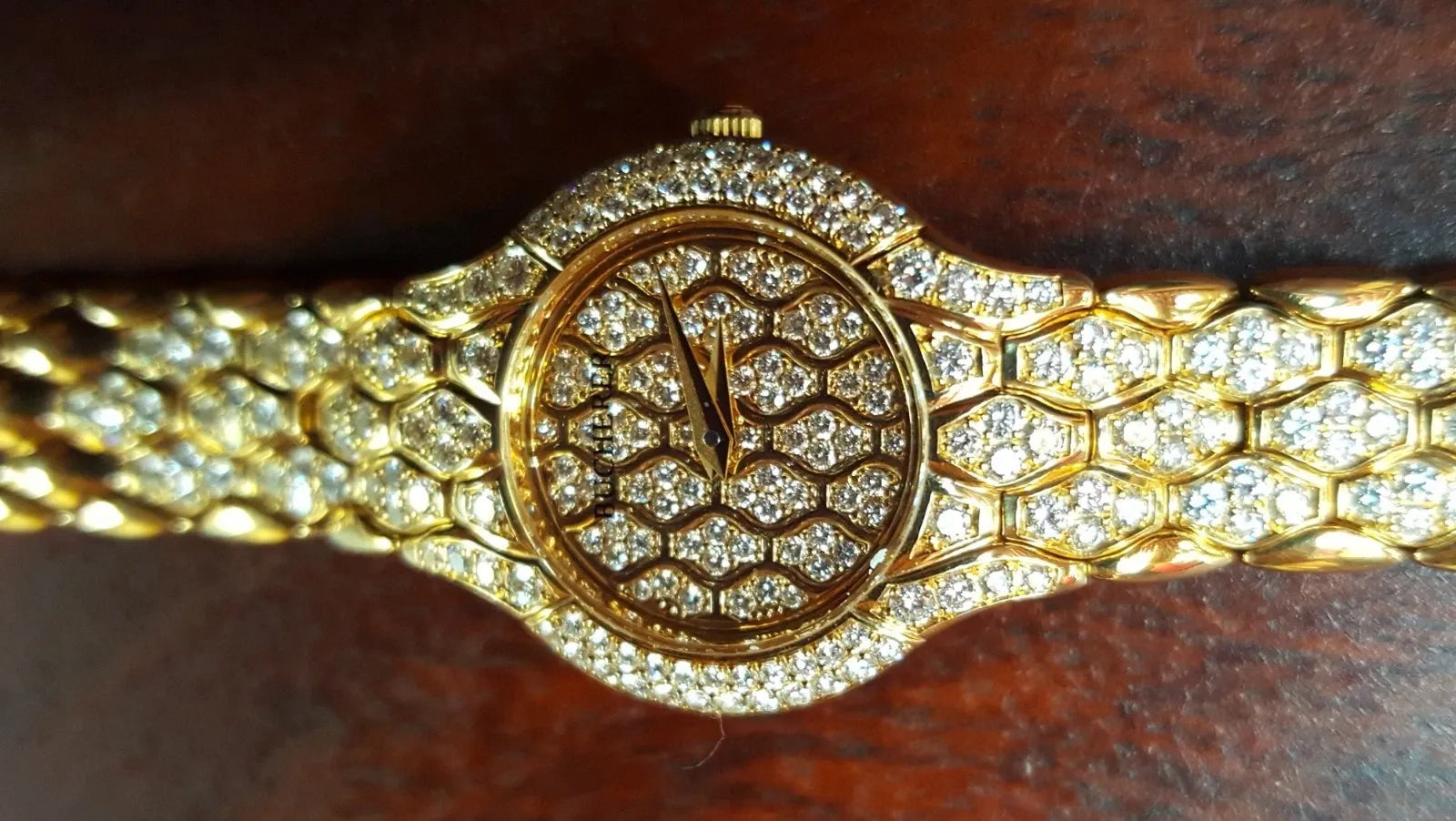Montre pour femme Bucherer Medea en or jaune sertie de diamants, 1997
