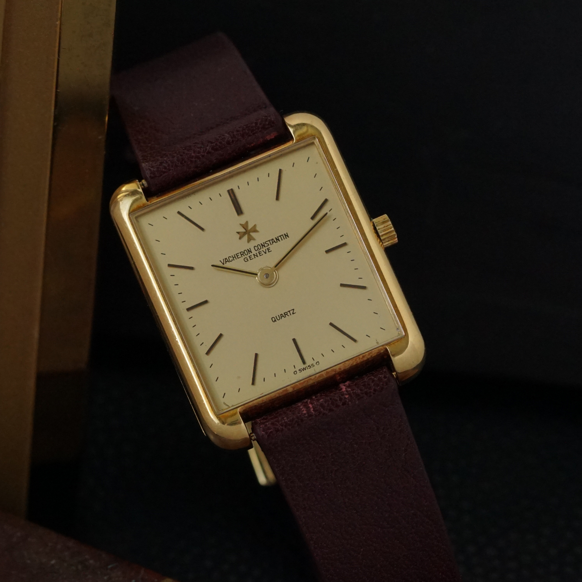 Vacheron Constantin, années 1990, modèle « Tank », cadran champagne, or jaune 18 carats, mouvement à quartz