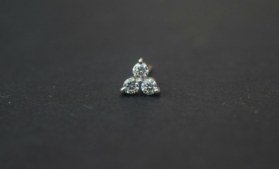 Trois Diamant Oreille Clou 14k or Massif Délicat Corps Piercing Bijoux