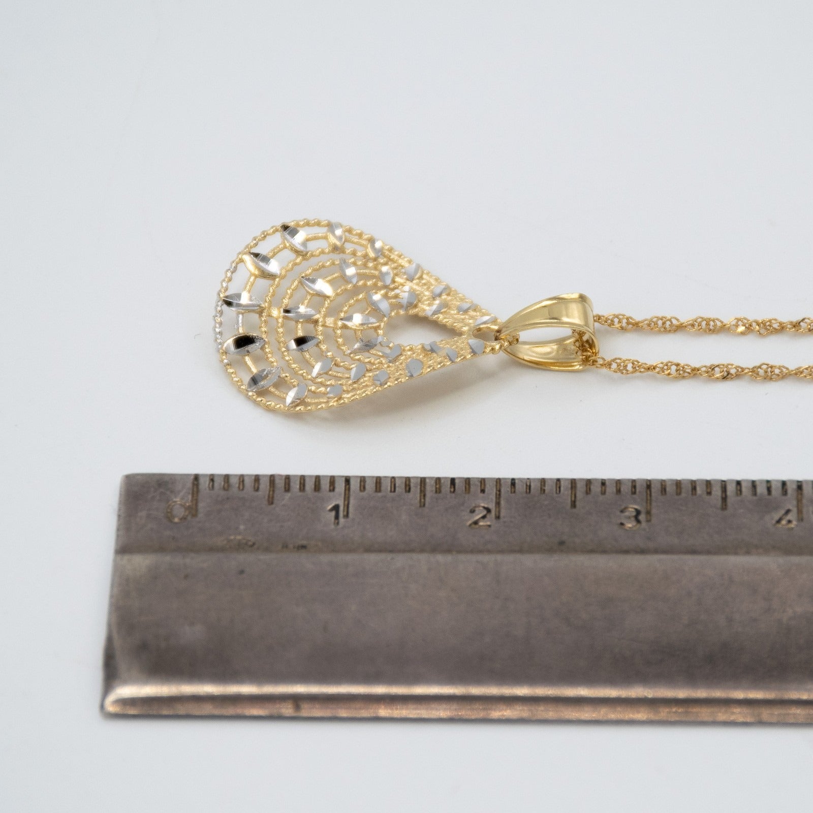 Collier femme en or jaune 18 carats 750 / collier en or 18 carats E.2121