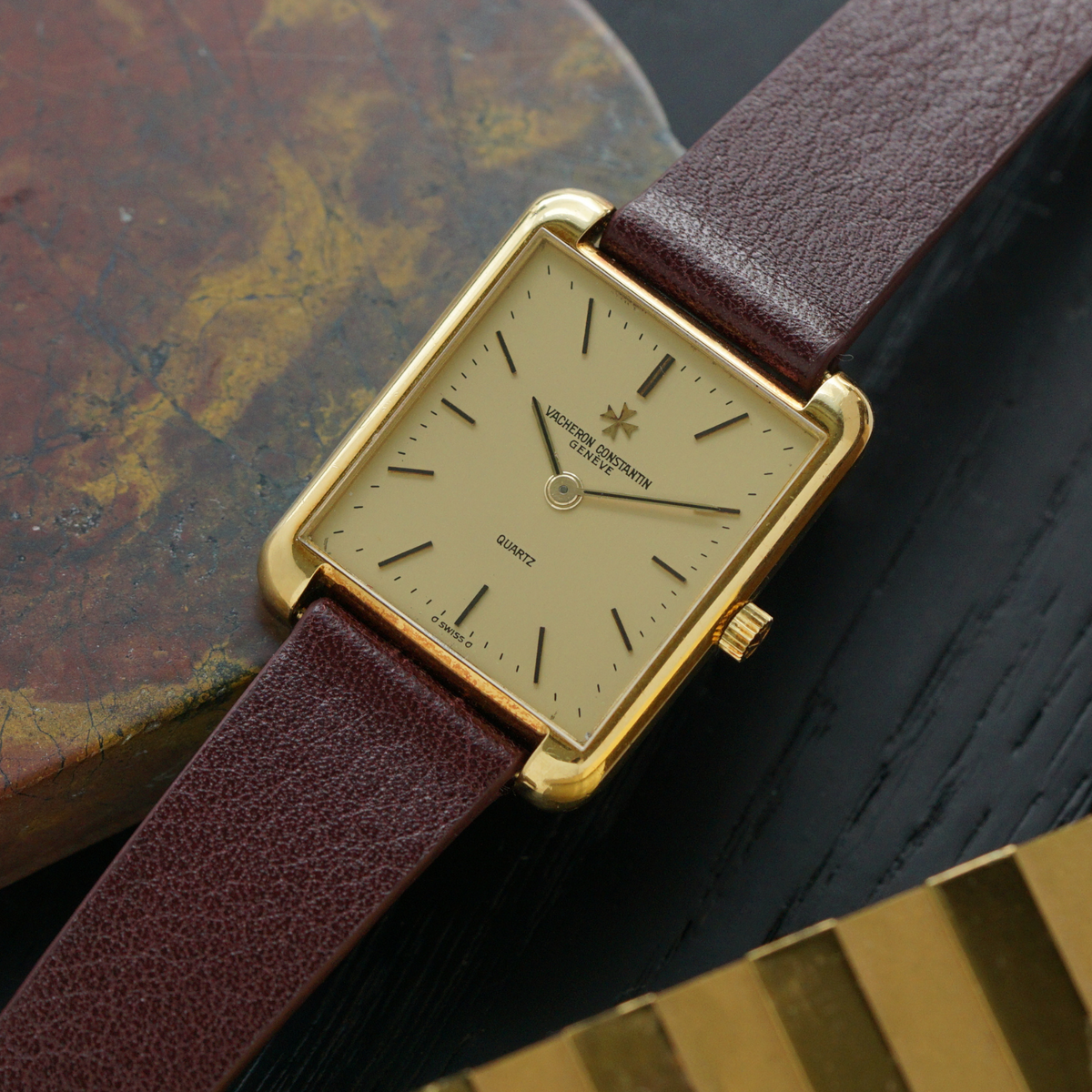 Vacheron Constantin, années 1990, modèle « Tank », cadran champagne, or jaune 18 carats, mouvement à quartz