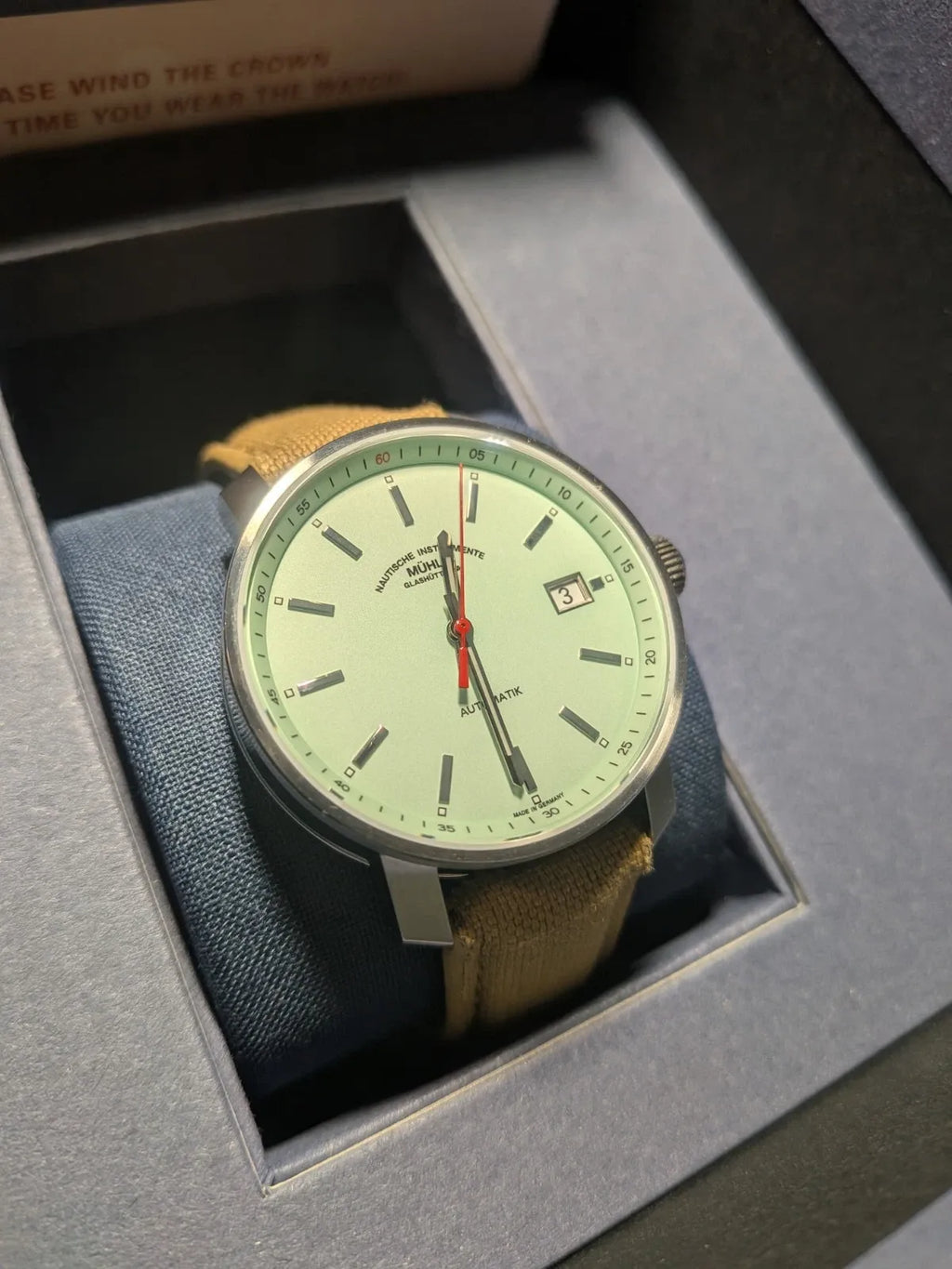 Mühle Glashütte 29ER, état neuf, avec bracelet en toile couleur sable_M1-25-29-CB