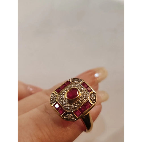 Bague rectangulaire or jaune 18 carats rubis et diamants