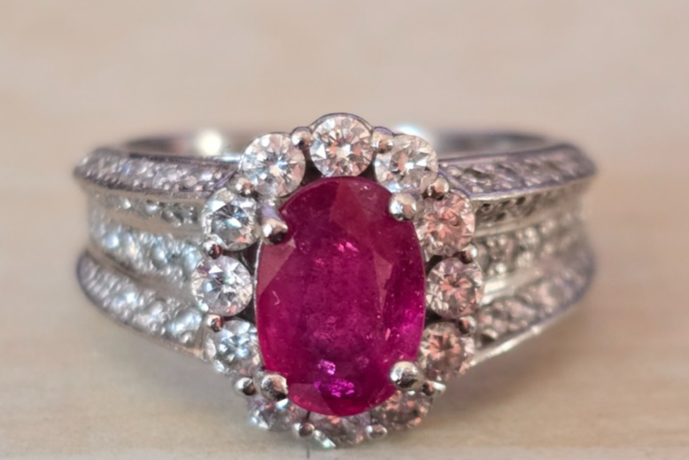 ANCIEN BAGUE PLATINE 950% RUBIS ET DAMANTS