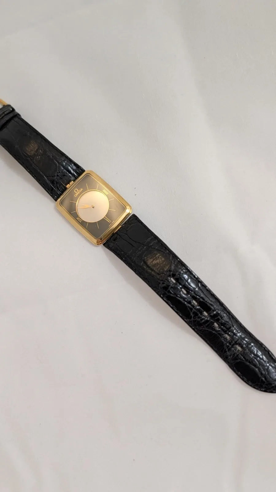 RARE MONTRE OMEGA LA MAGIQUE SCARFACE OR JAUNE 18 CARATS QUARTZ 191.8523-