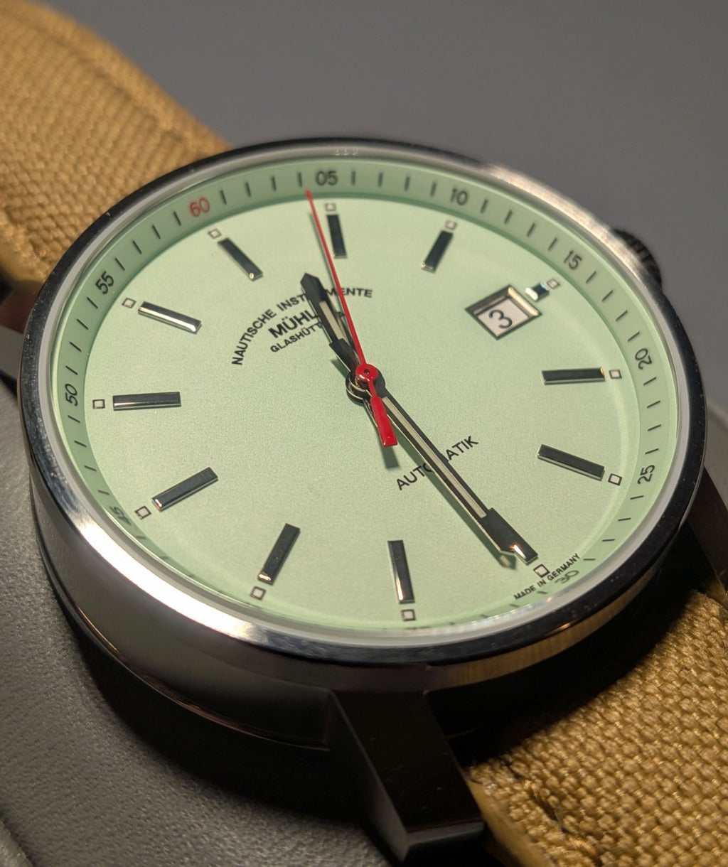 Mühle Glashütte 29ER, état neuf, avec bracelet en toile couleur sable_M1-25-29-CB