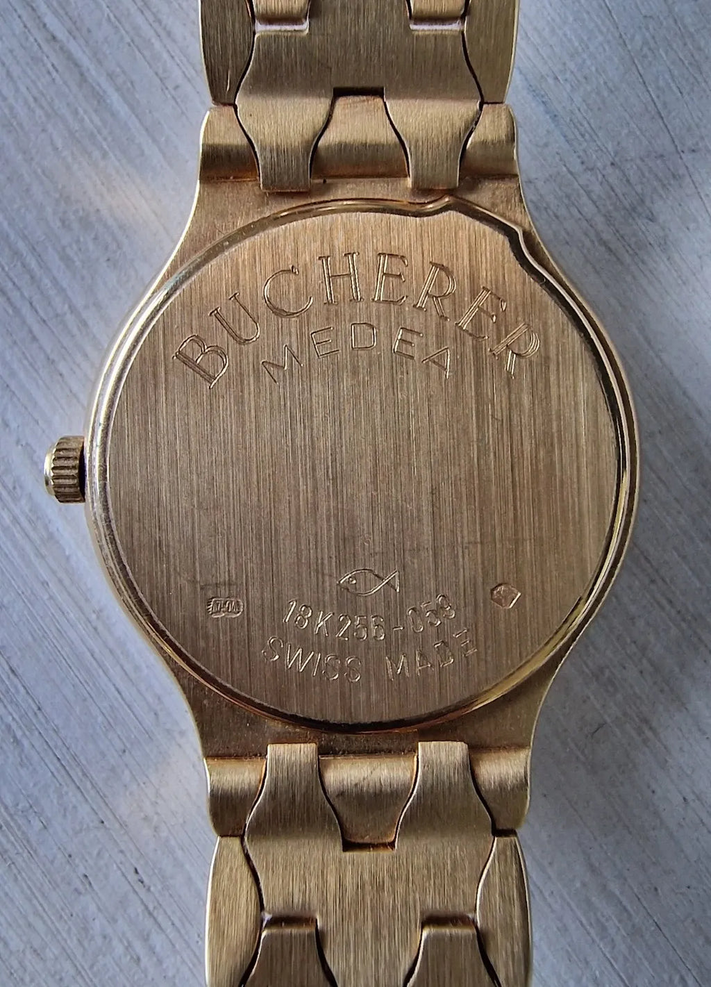 Montre pour femme Bucherer Medea en or jaune sertie de diamants, 1997