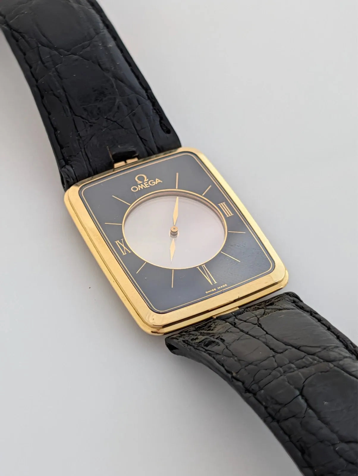 RARE MONTRE OMEGA LA MAGIQUE SCARFACE OR JAUNE 18 CARATS QUARTZ 191.8523-