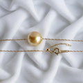 Collier pendentif perles dorées mer du Sud 11,6 mm en or jaune 18 carats, rég...