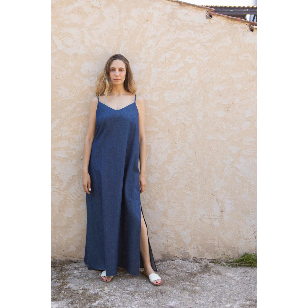 Robe jean droite bretelles fines fente cotes