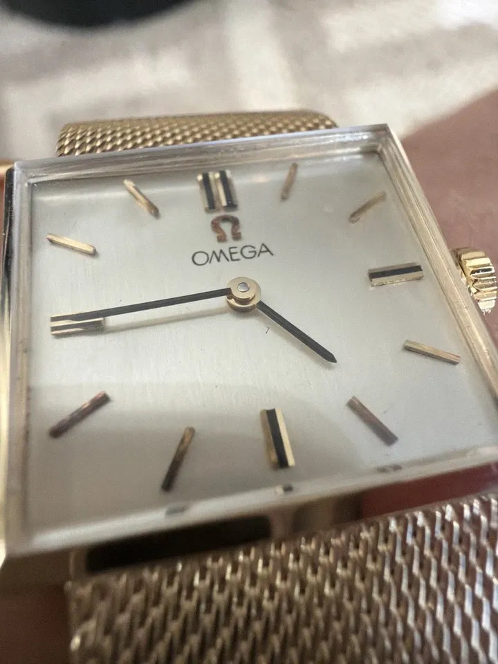 RARE montre vintage Omega carrée en or 14 carats avec bracelet maille (1966, 40 g) 7,5 à 8 po-
