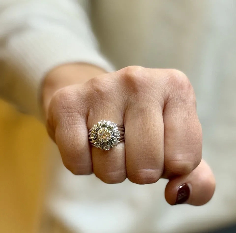 Bague ancienne en or blanc 18 carats et diamants
