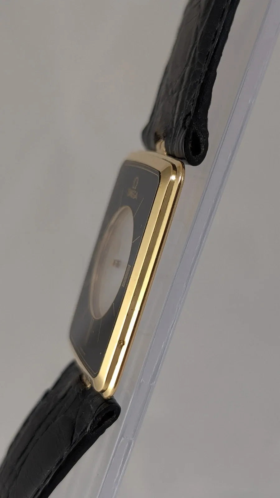RARE MONTRE OMEGA LA MAGIQUE SCARFACE OR JAUNE 18 CARATS QUARTZ 191.8523-