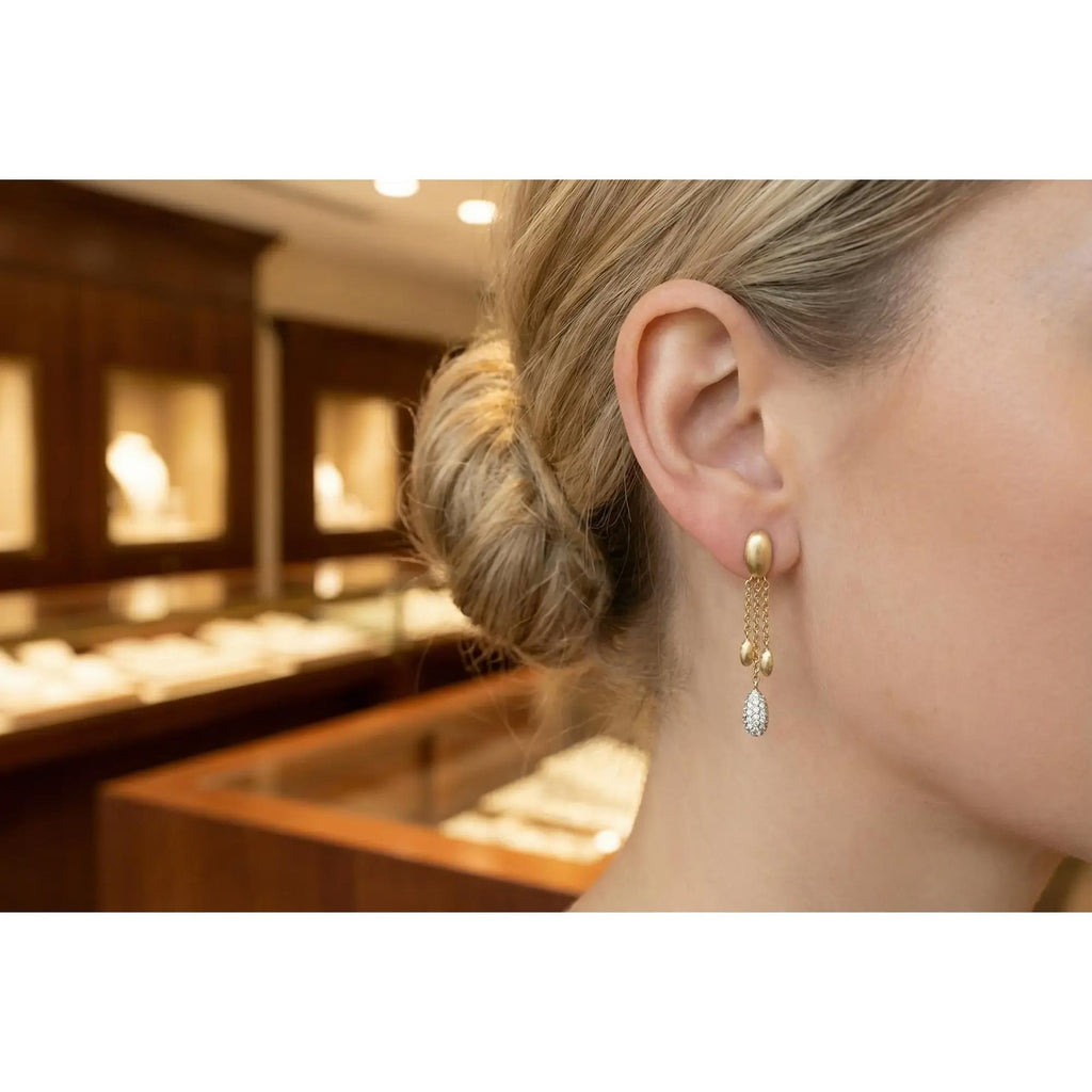 Boucles d'oreilles pendantes « Estate Pave Diamond Three » avec pompons en or, en or jaune et blanc 18 carat