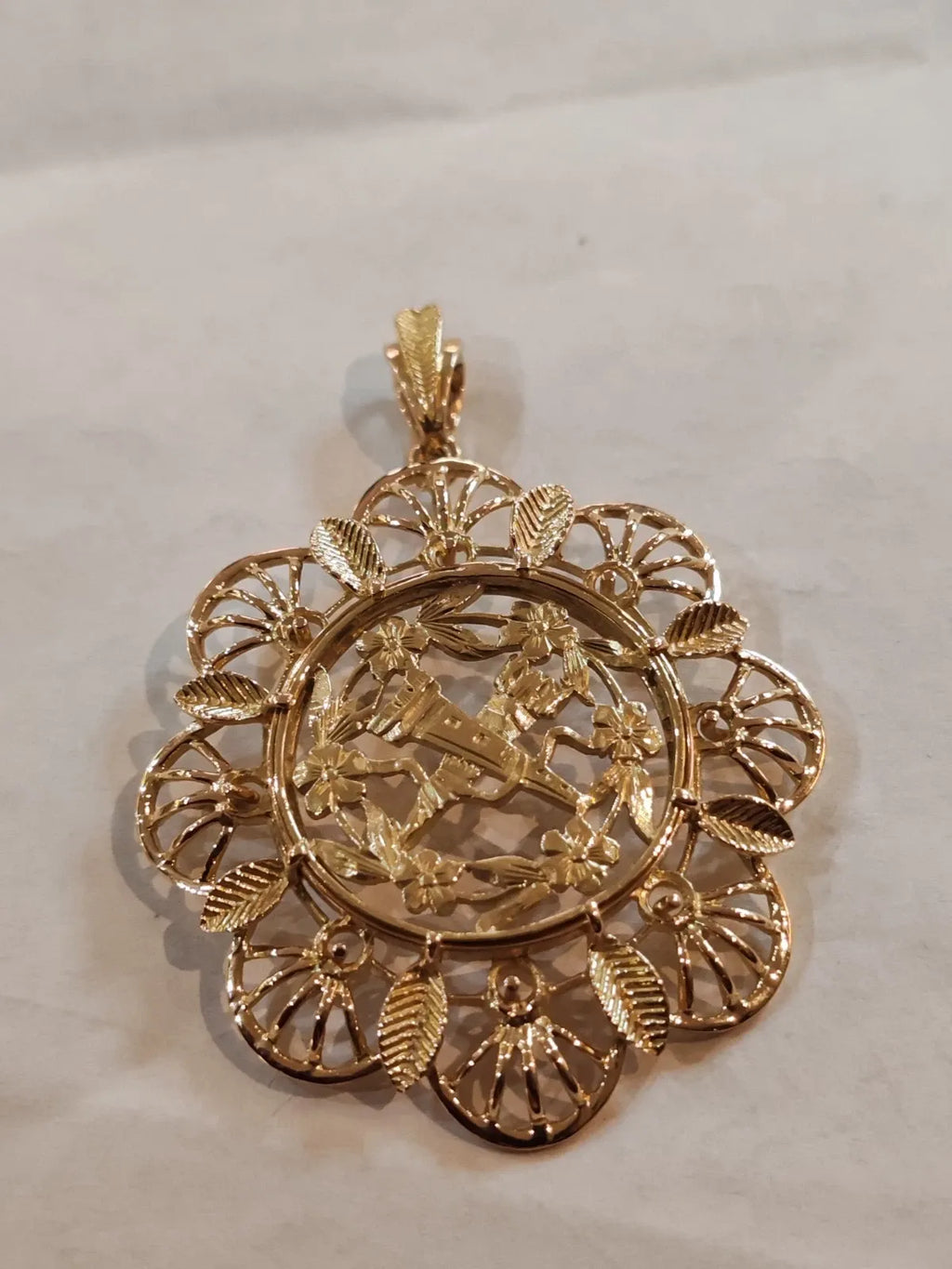 Pendentif ancien or jaune 18 carats