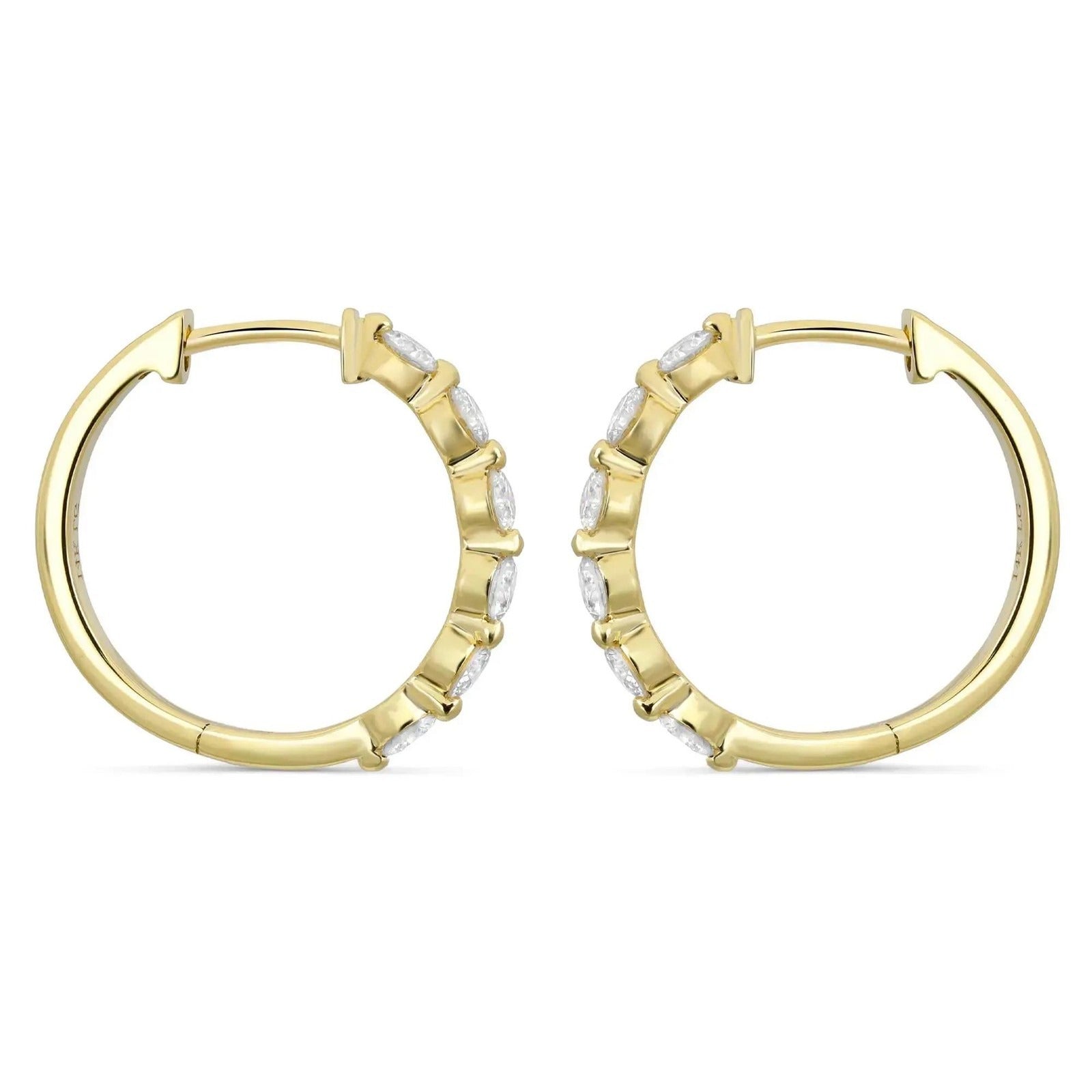 Boucles d'oreilles « huggie » en or jaune 14 carats, ornées de six diamants de synthèse taille ronde, pour un poids total de 1,08 cara