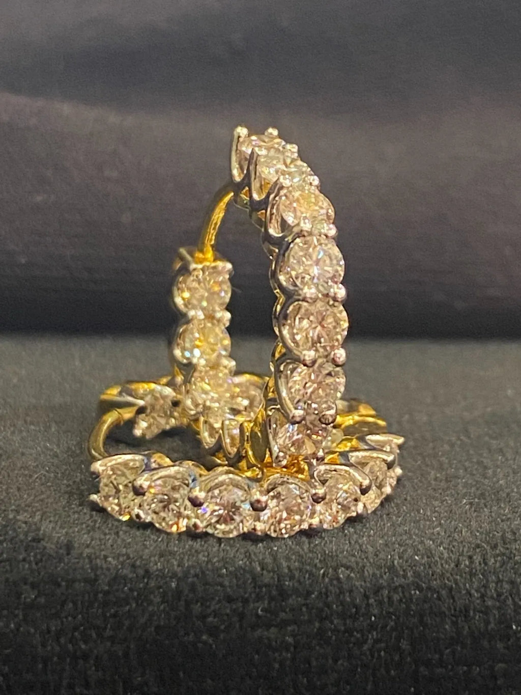 Boucles d'oreilles créoles en or 18 carats, serties de diamants ronds taille brillant « inside-out » d'un poids total de 1,68 carats