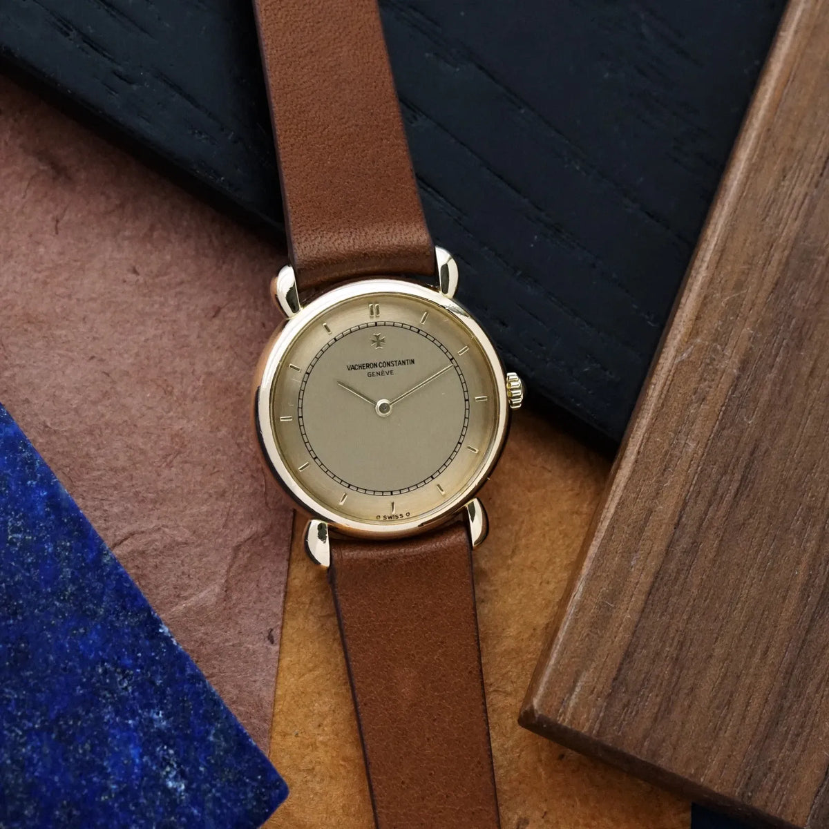Vacheron Constantin des années 1980, référence 15084, or 18 carats, cadran Sigma, remontage manuel, boucle maltaise en or 18 carats