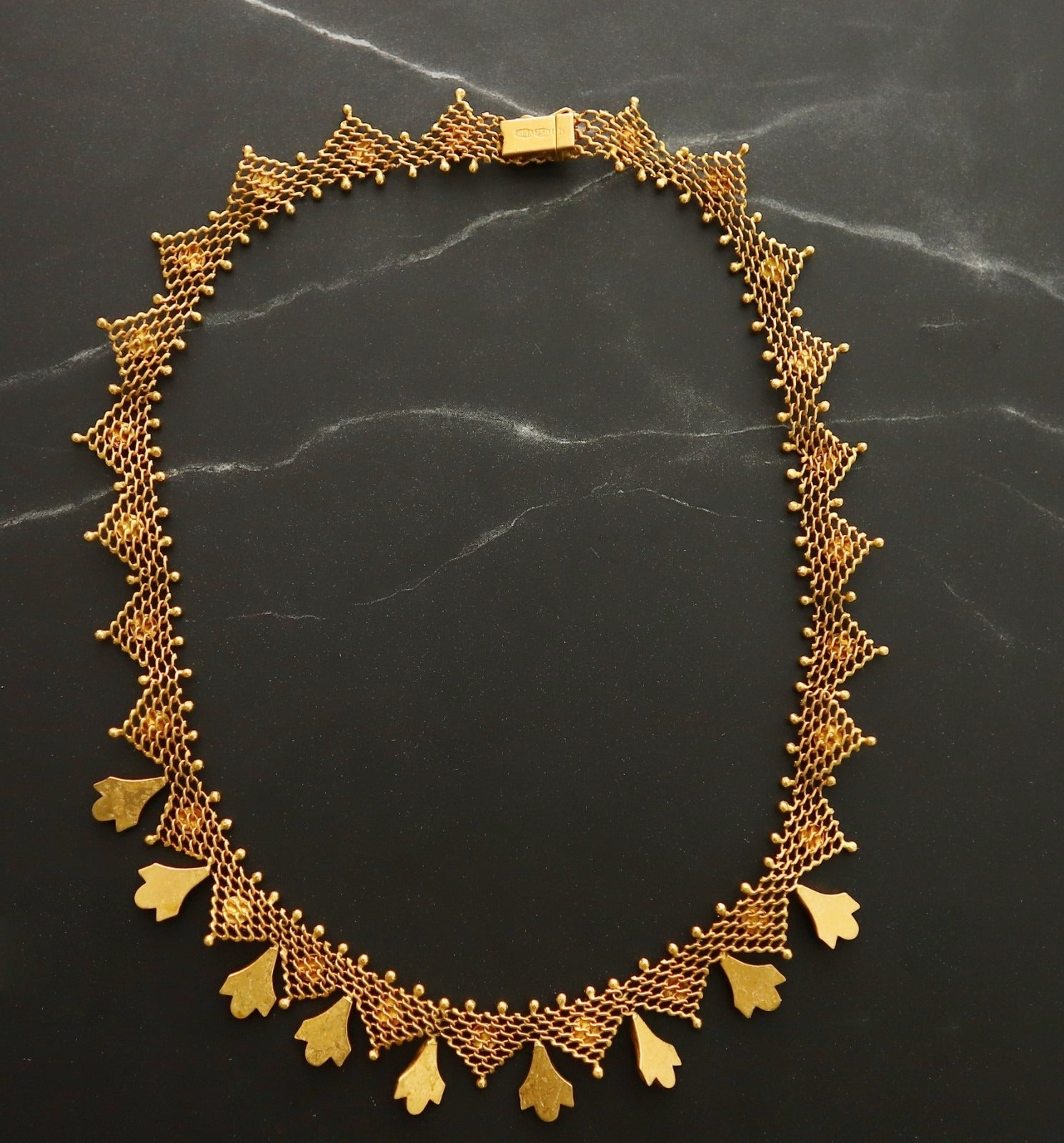Collier en or 18 carats/ 24,66 grammes/ magnifique pièce