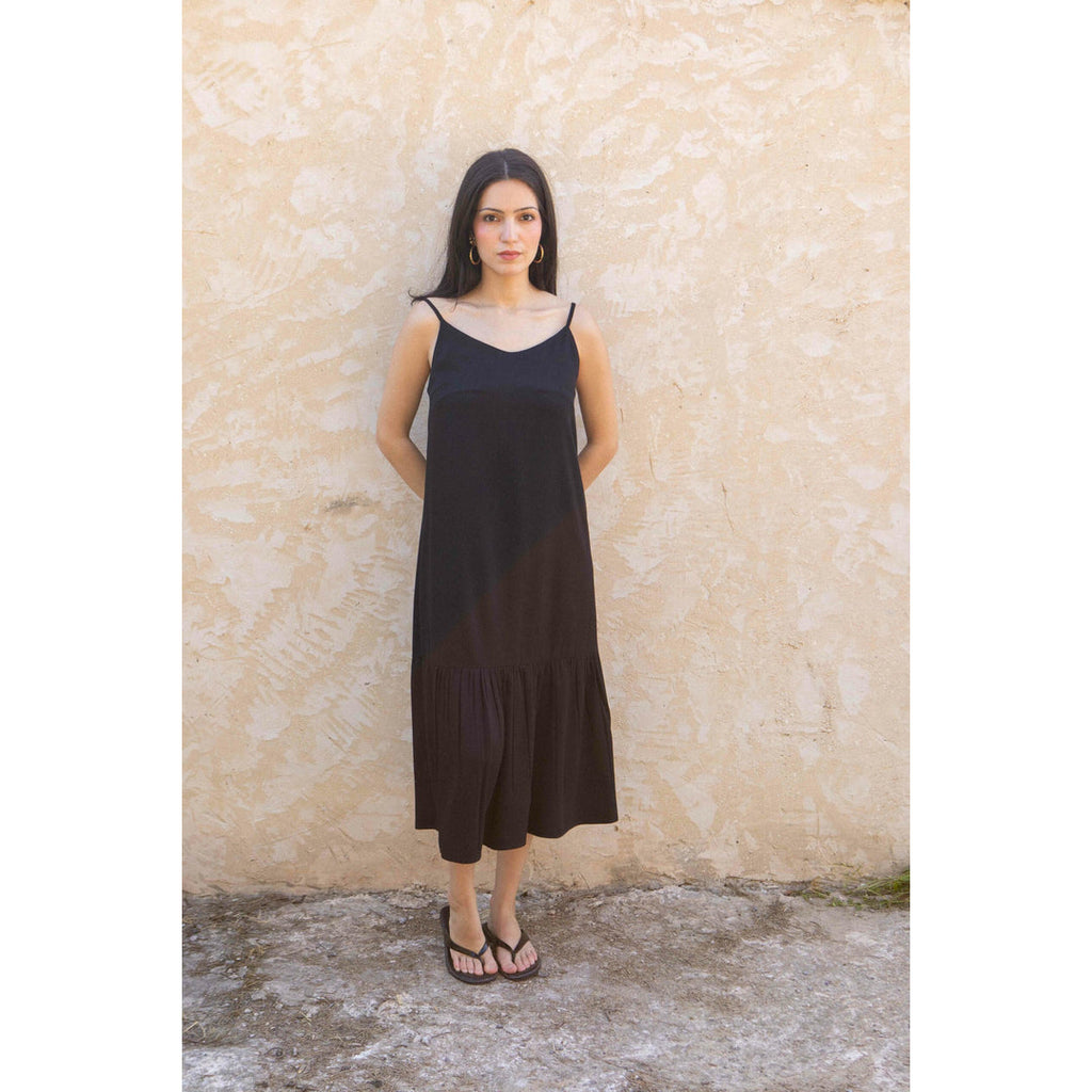 Robe bretelles trapeze viscose col V – visuel 3